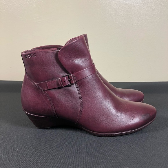 Ecco Ankle Boots. - Picture 1 of 10